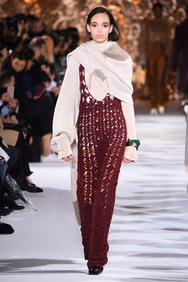 Nemcsak a Dior, de a  Nina Ricci szerint is a sötétkék lesz a menő 2017 második felében.
