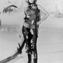 Az 1967-es Roger Vadim film, a Barbarella kosztümjei is újra divatosak.


