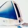 1998. augusztus 15-én került forgalomba iMac G3, amit 2003-ig lehetett kapni kereskedelmi forgalomban. Most a sokadik generációnál tartunk, és a legújabb iMac nyomokban sem hasonlít elődjére. 